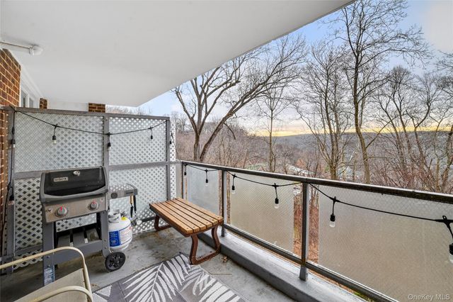 222 Martling Avenue 3-R, Tarrytown, NY 10591