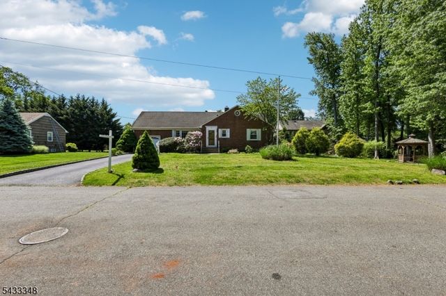 27 Shawnee Rd, Cranford Twp., NJ 07016
