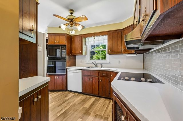 27 Shawnee Rd, Cranford Twp., NJ 07016