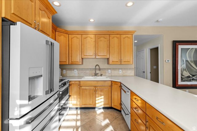 7824 S SEQUOIA TREE LN, Sandy, UT 84094