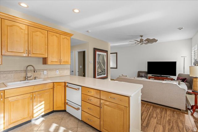 7824 S SEQUOIA TREE LN, Sandy, UT 84094