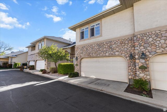 7824 S SEQUOIA TREE LN, Sandy, UT 84094