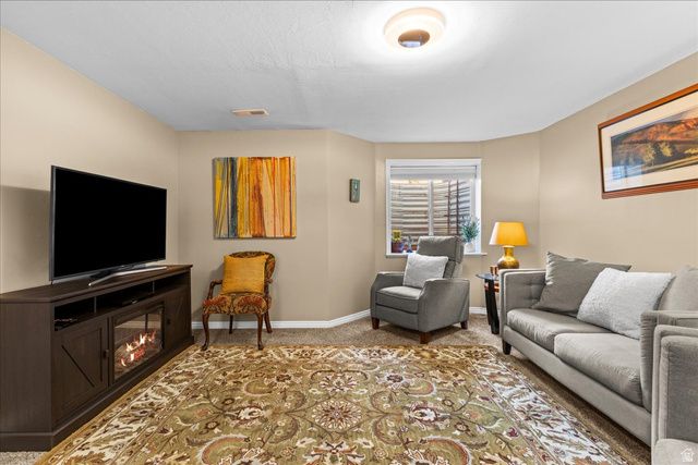7824 S SEQUOIA TREE LN, Sandy, UT 84094