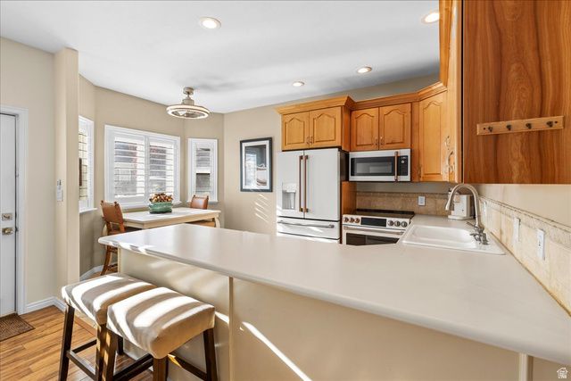 7824 S SEQUOIA TREE LN, Sandy, UT 84094