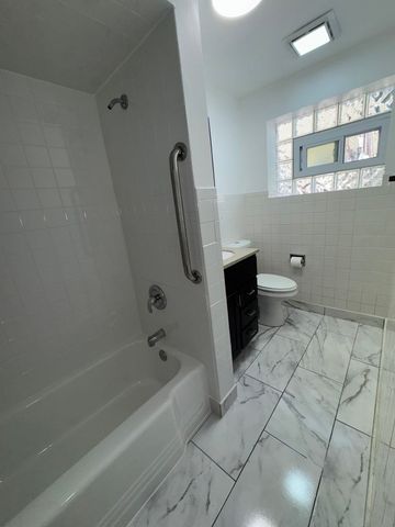 7233 38th Place 1, Lyons, IL 60534