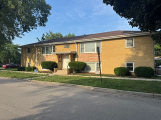7233 38th Place 1, Lyons, IL 60534