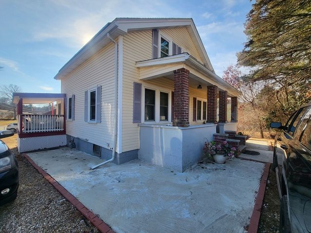 438 School St, Stoughton, MA 02072