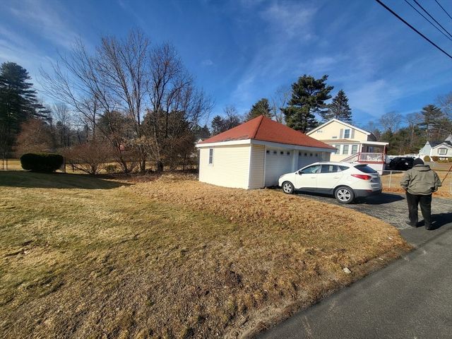 438 School St, Stoughton, MA 02072