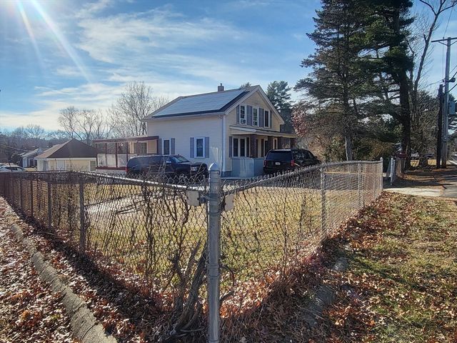 438 School St, Stoughton, MA 02072