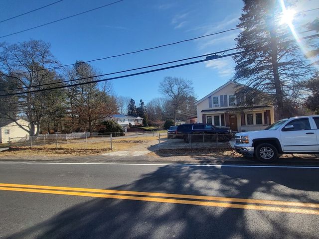 438 School St, Stoughton, MA 02072