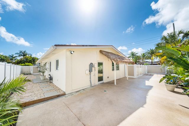 2611 NE 16th Street, Pompano Beach, FL 33062