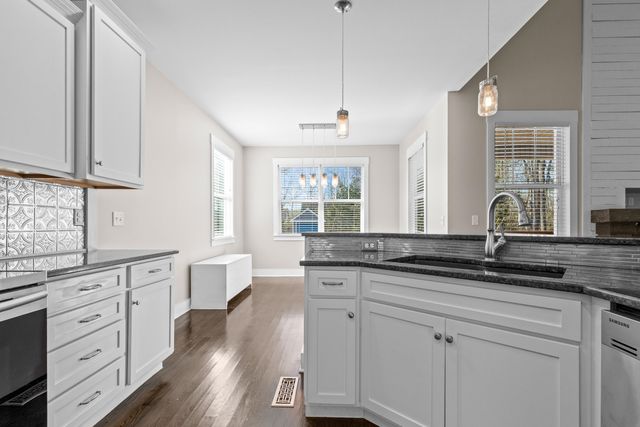 1882 Crabtree Rd, Hixson, TN 37343