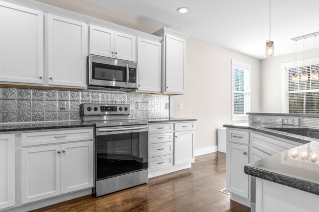 1882 Crabtree Rd, Hixson, TN 37343