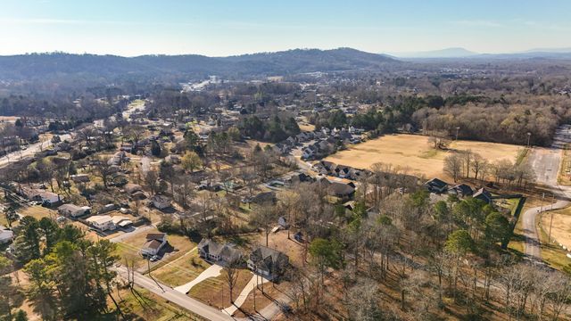 1882 Crabtree Rd, Hixson, TN 37343