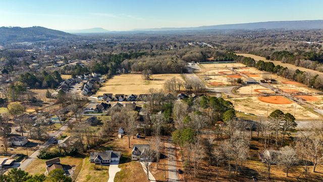 1882 Crabtree Rd, Hixson, TN 37343