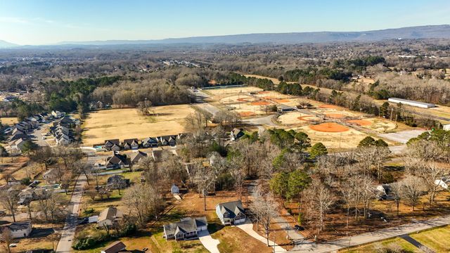 1882 Crabtree Rd, Hixson, TN 37343