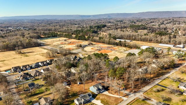 1882 Crabtree Rd, Hixson, TN 37343