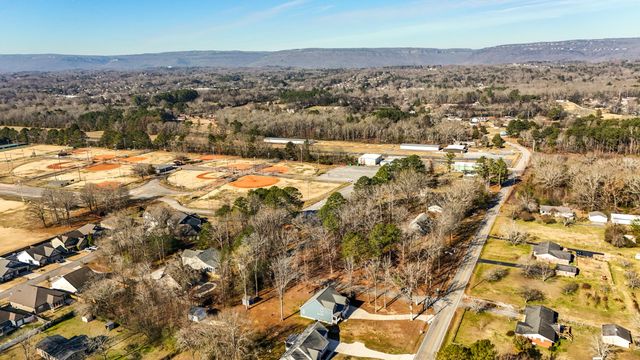 1882 Crabtree Rd, Hixson, TN 37343