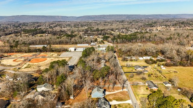 1882 Crabtree Rd, Hixson, TN 37343