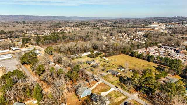 1882 Crabtree Rd, Hixson, TN 37343