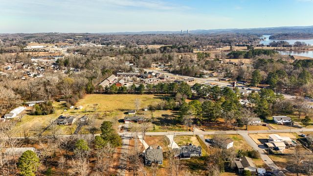 1882 Crabtree Rd, Hixson, TN 37343