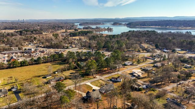 1882 Crabtree Rd, Hixson, TN 37343