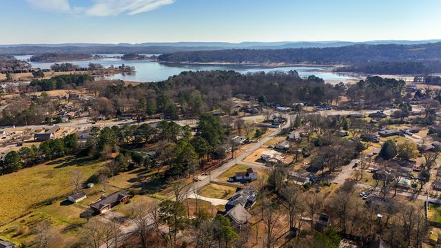 1882 Crabtree Rd, Hixson, TN 37343