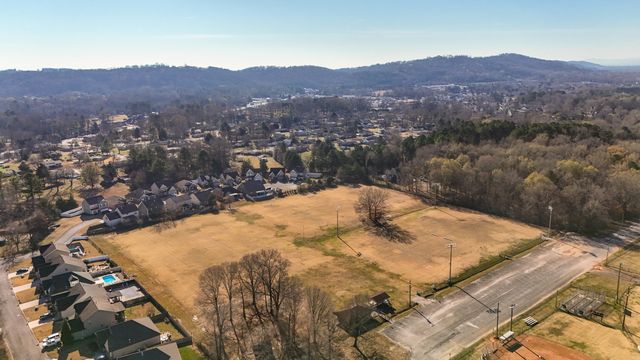 1882 Crabtree Rd, Hixson, TN 37343