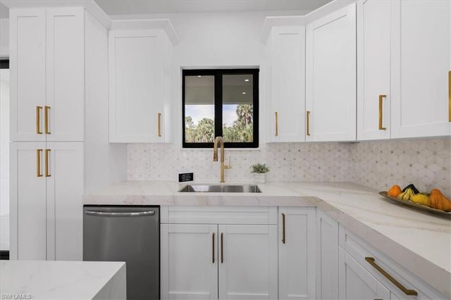 1105 22nd AVE NE, Naples, FL 34120