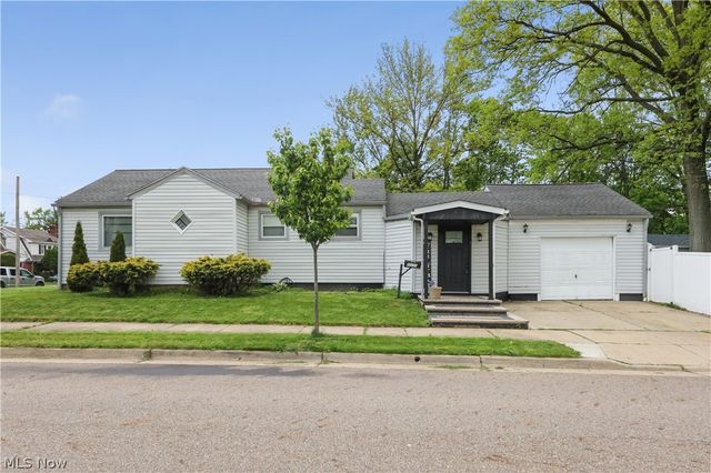 1043 Slosson Street, Akron, OH 44320