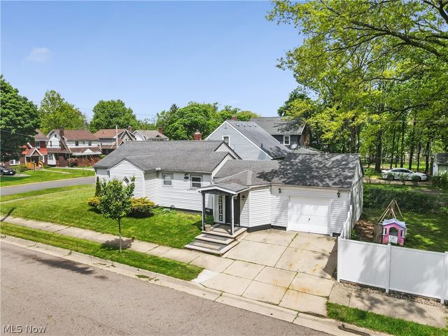 1043 Slosson Street, Akron, OH 44320