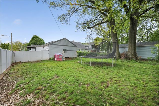 1043 Slosson Street, Akron, OH 44320