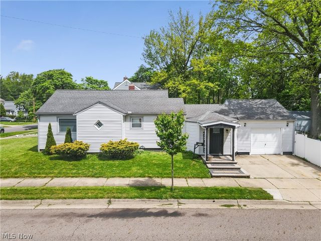 1043 Slosson Street, Akron, OH 44320