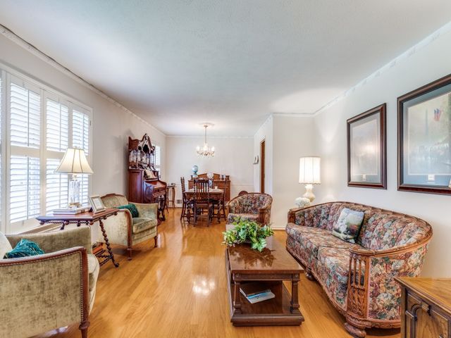 7637 El Pensador Drive, Dallas, TX 75248