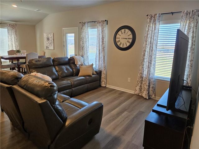 20212 W 194th Street, Spring Hill, KS 66083