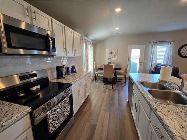 20212 W 194th Street, Spring Hill, KS 66083