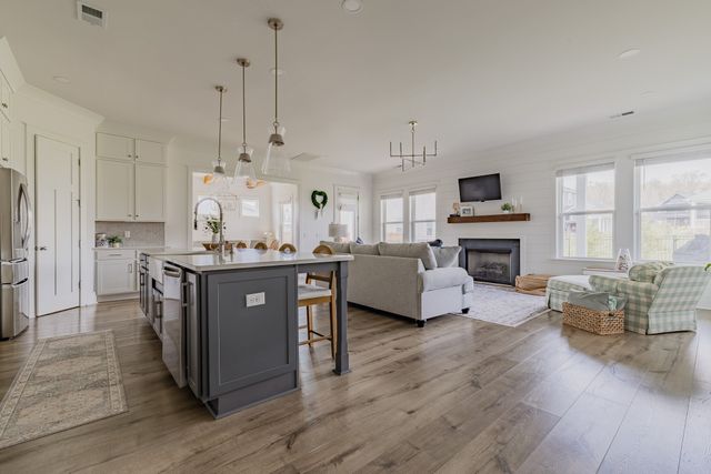 1048 Pine Creek Dr, Arrington, TN 37014