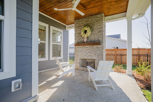 1048 Pine Creek Dr, Arrington, TN 37014