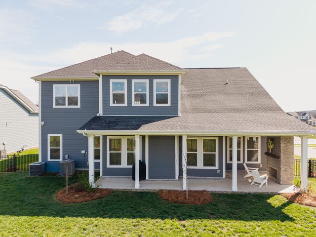 1048 Pine Creek Dr, Arrington, TN 37014