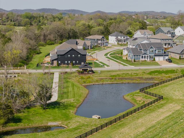 1048 Pine Creek Dr, Arrington, TN 37014