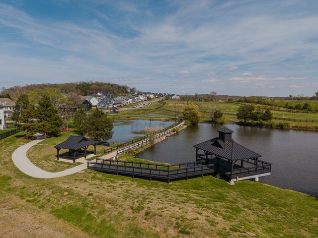 1048 Pine Creek Dr, Arrington, TN 37014
