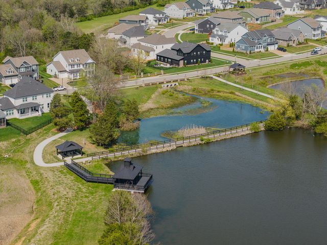 1048 Pine Creek Dr, Arrington, TN 37014