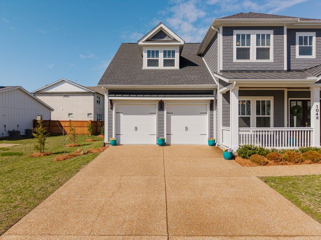 1048 Pine Creek Dr, Arrington, TN 37014