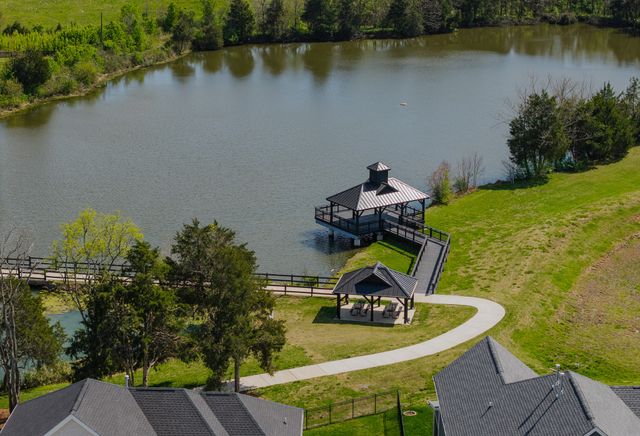 1048 Pine Creek Dr, Arrington, TN 37014
