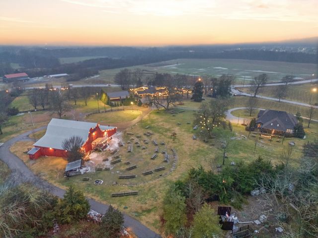 1048 Pine Creek Dr, Arrington, TN 37014
