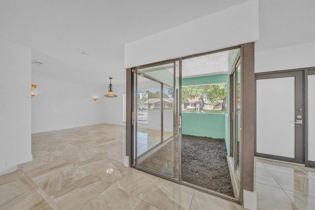 1941 SW 73rd Avenue, Plantation, FL 33317