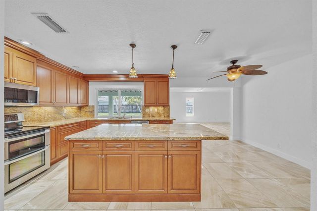 1941 SW 73rd Avenue, Plantation, FL 33317