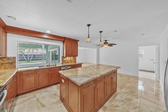 1941 SW 73rd Avenue, Plantation, FL 33317
