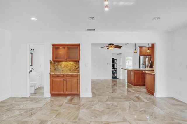 1941 SW 73rd Avenue, Plantation, FL 33317
