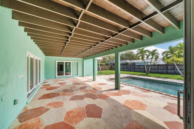 1941 SW 73rd Avenue, Plantation, FL 33317